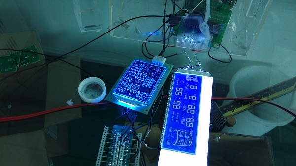 藍底白字段碼屏 藍底白字段碼屏